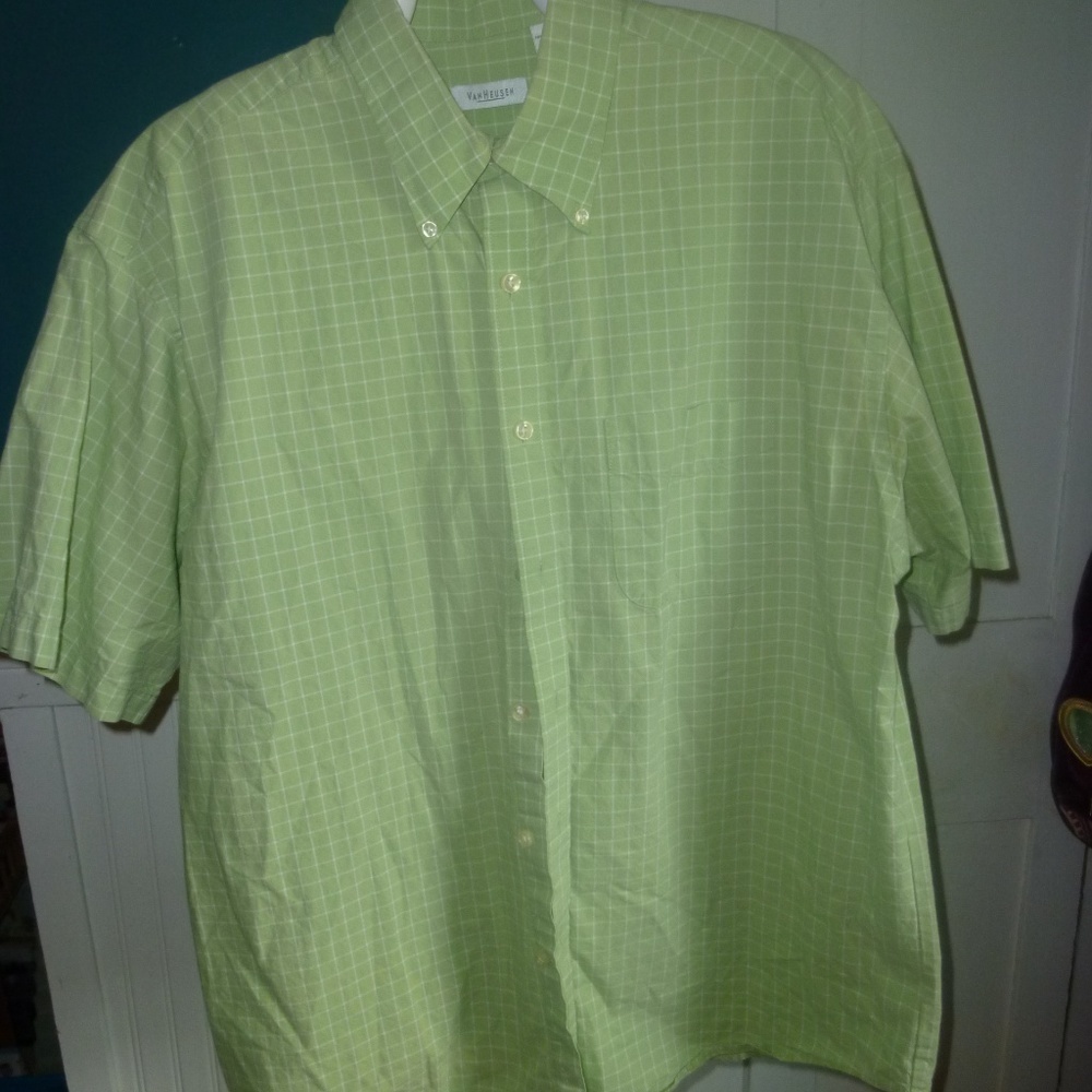 Van Heusen short sleev button green large